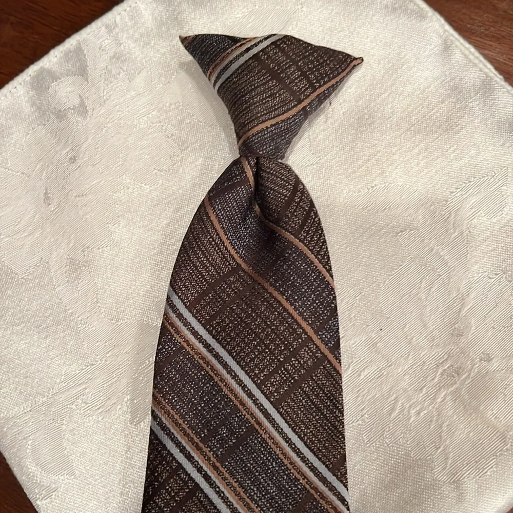 Wembley Tie - clip on great for brown green or black suit